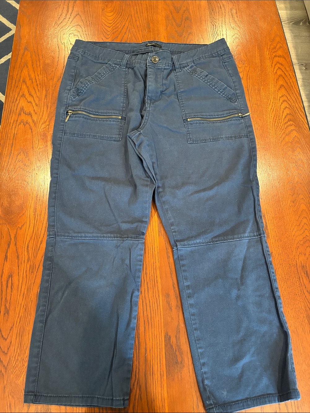 Navy Casual Zip-Pocket capri